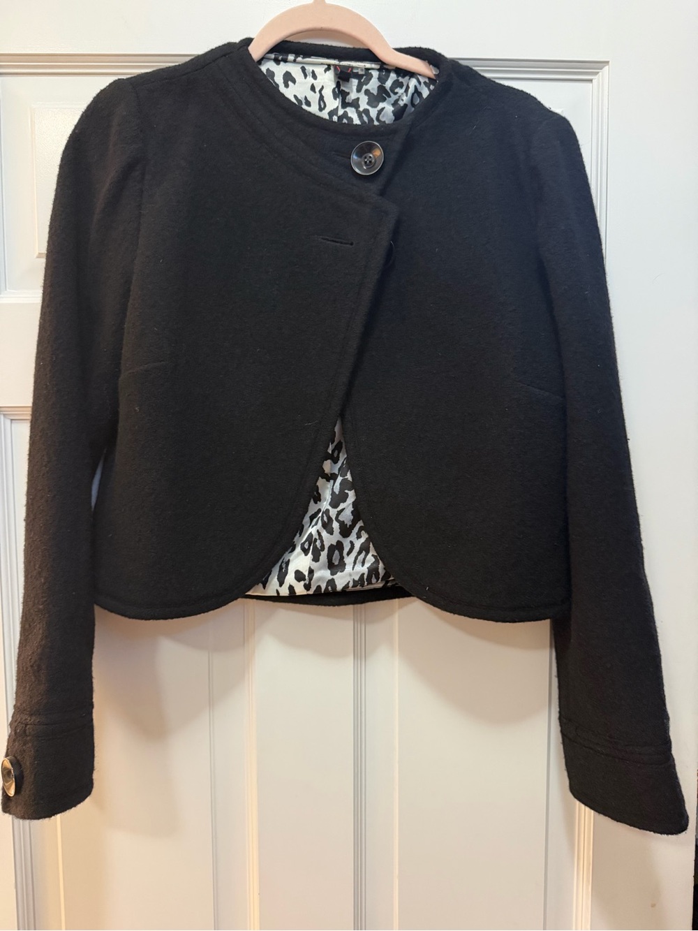Cropped Black Women's Blazer with Leopard-Print Lining